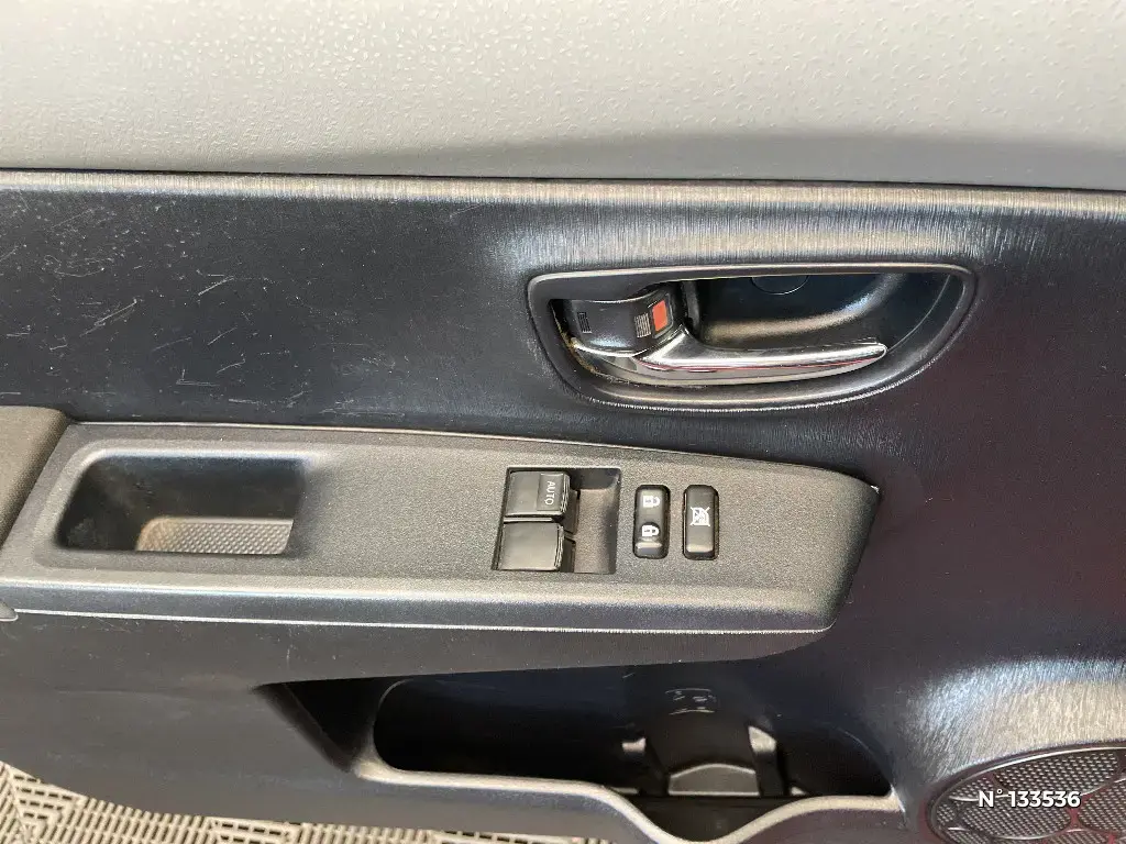 TOYOTA YARIS III - Miniature 11