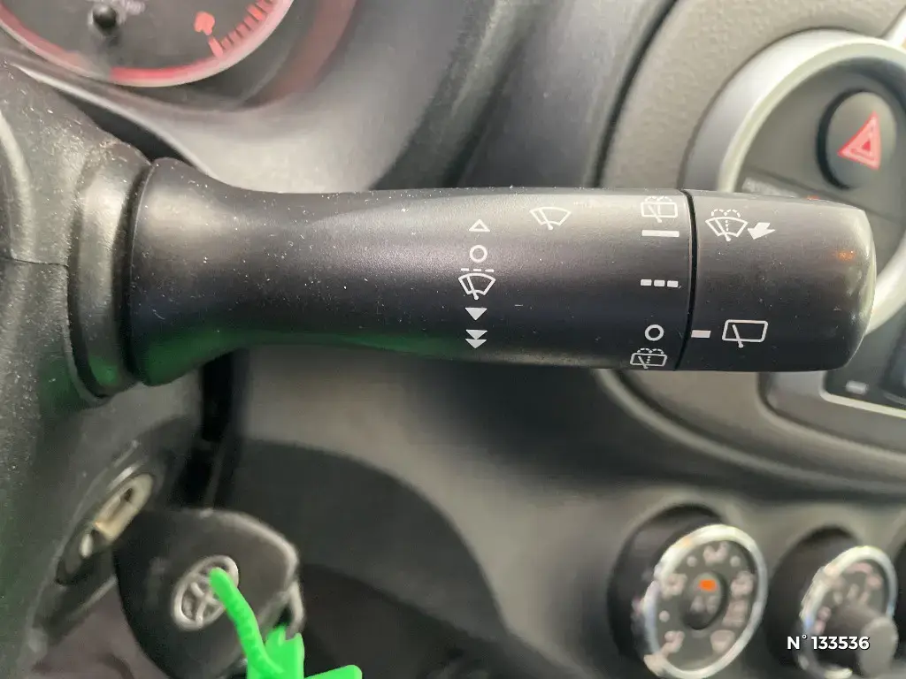 TOYOTA YARIS III - Miniature 15