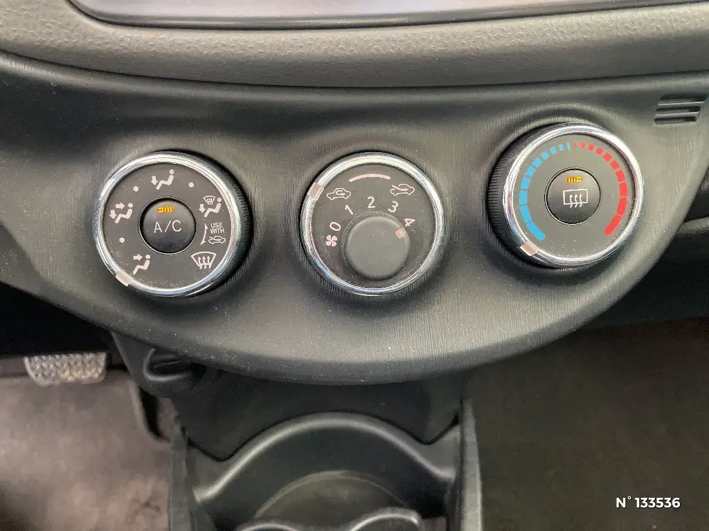 TOYOTA YARIS III - Miniature 19