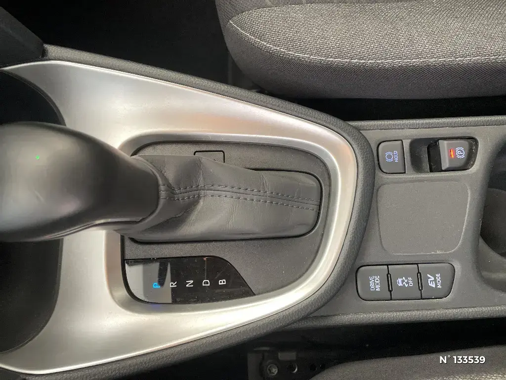 TOYOTA YARIS CROSS I - Miniature 17
