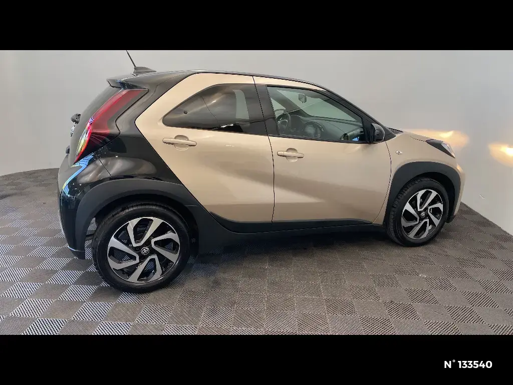 TOYOTA AYGO X - Miniature 3