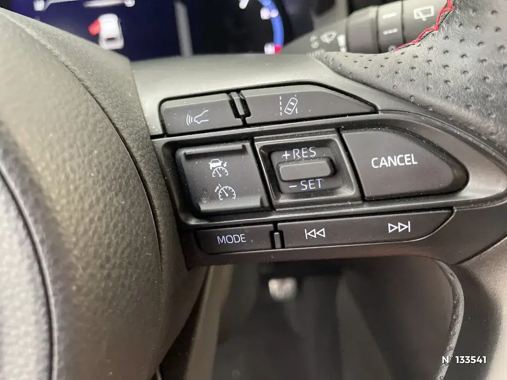 TOYOTA YARIS CROSS I - Miniature 19