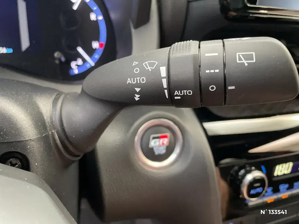 TOYOTA YARIS CROSS I - Miniature 20