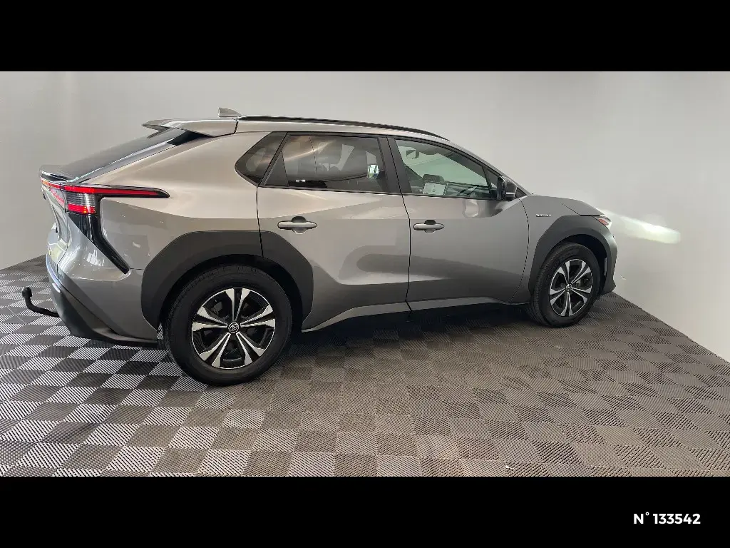 TOYOTA BZ4X - Miniature 3