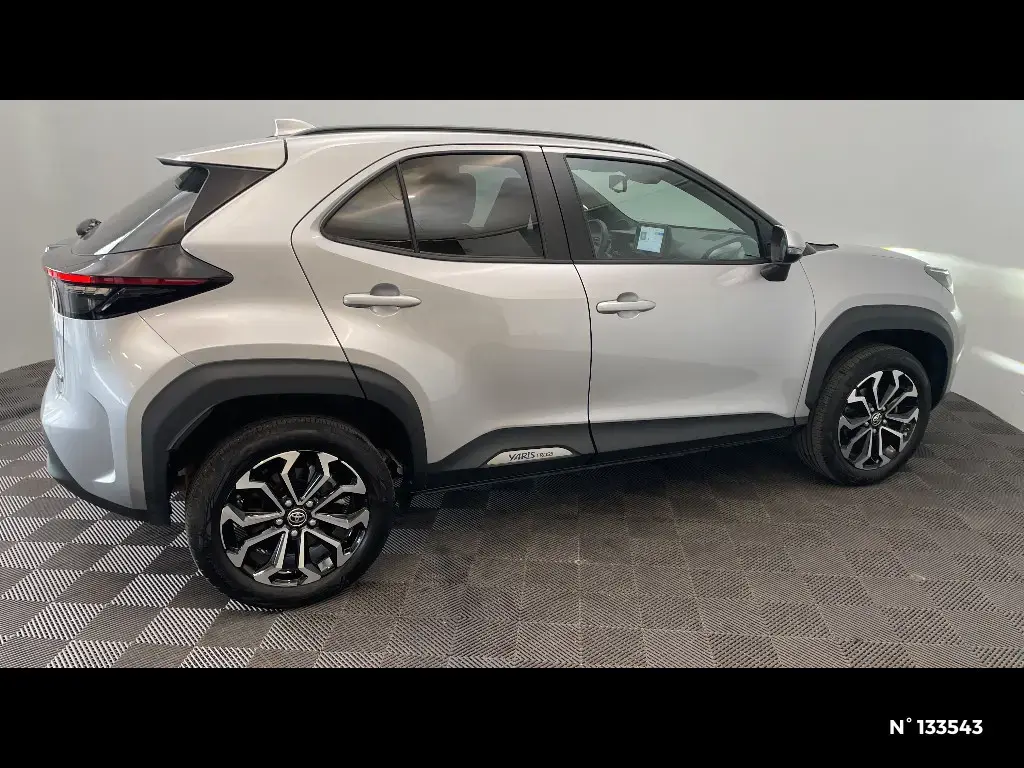 TOYOTA YARIS CROSS I - Miniature 3