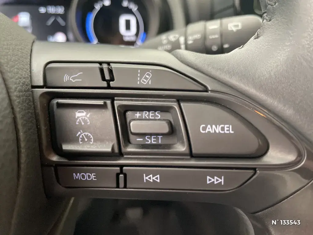 TOYOTA YARIS CROSS I - Miniature 14