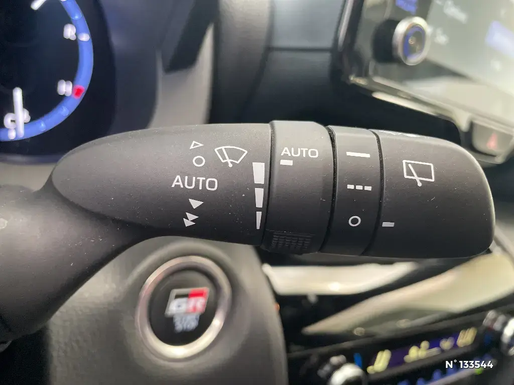 TOYOTA YARIS CROSS I - Miniature 16