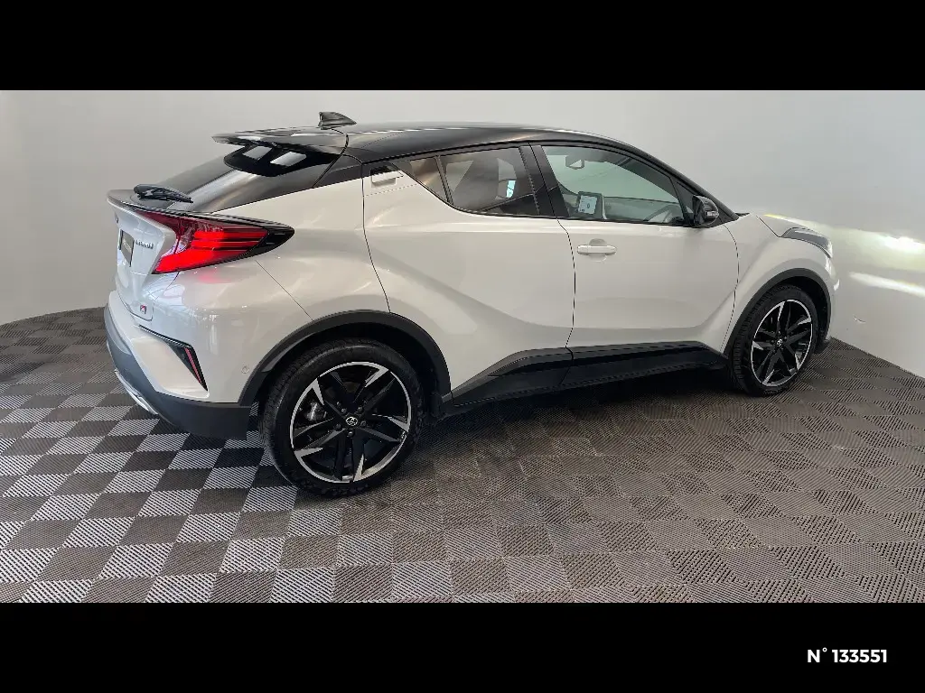 TOYOTA C-HR - Miniature 3