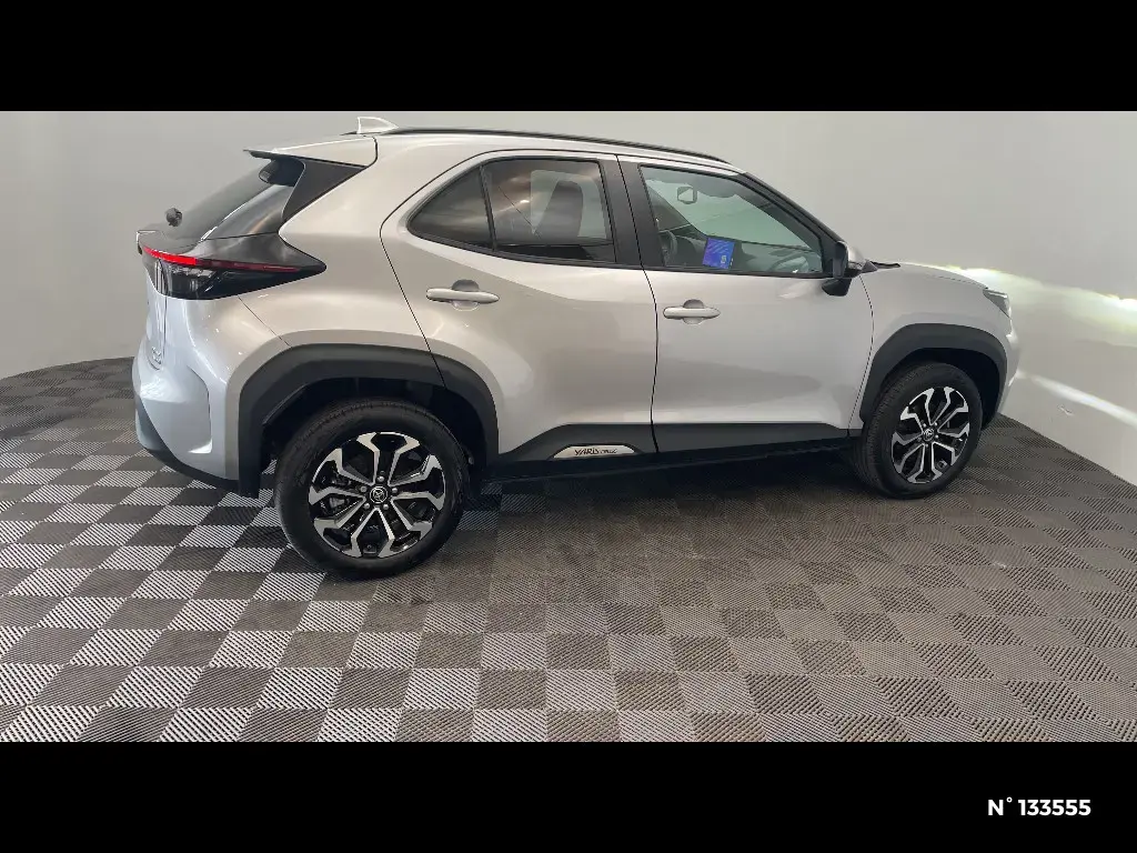 TOYOTA YARIS CROSS I - Miniature 3