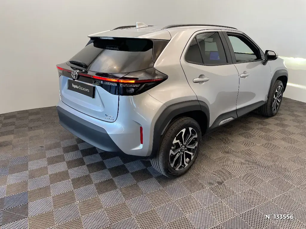 TOYOTA YARIS CROSS I - Miniature 2