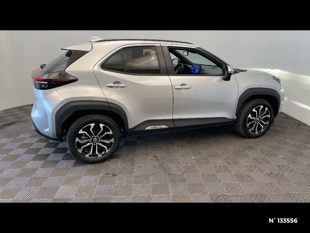 TOYOTA YARIS CROSS I - Miniature 3