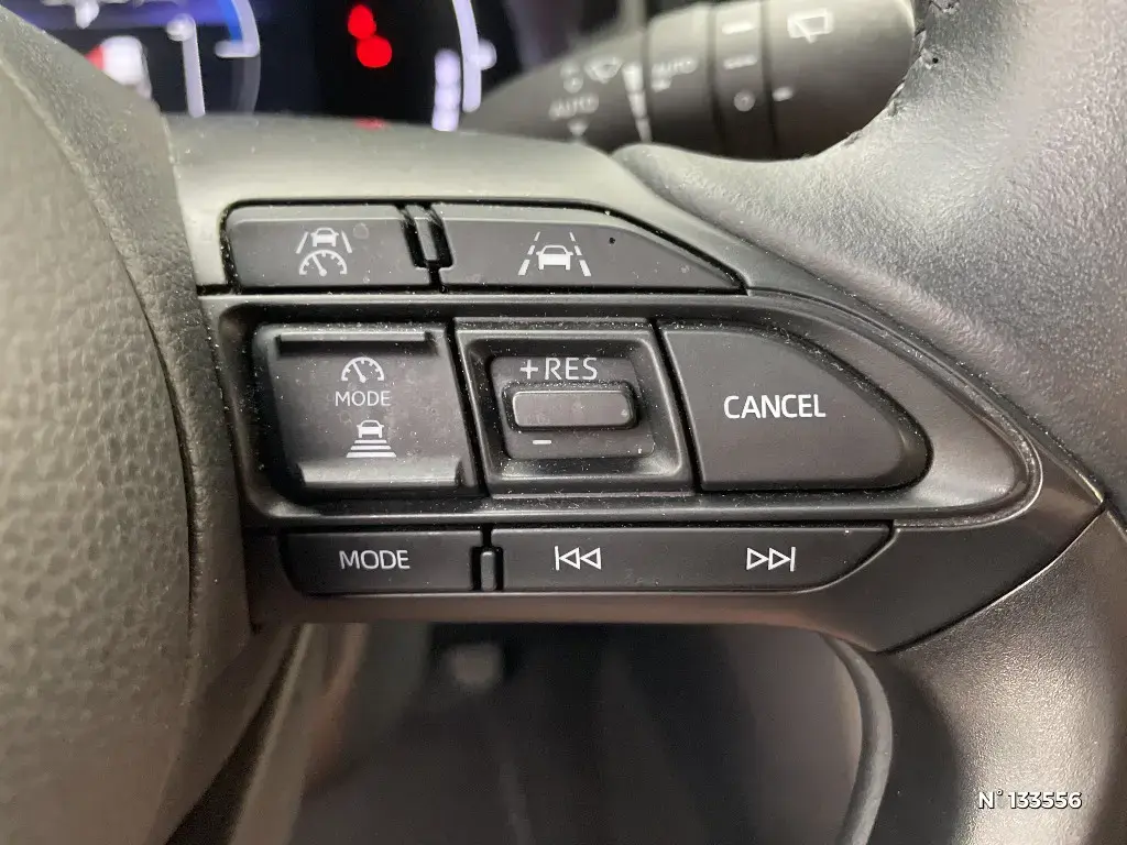 TOYOTA YARIS CROSS I - Miniature 19