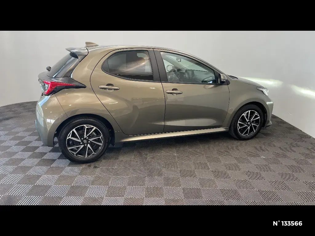 TOYOTA YARIS IV - Miniature 3