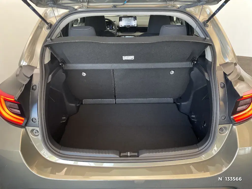 TOYOTA YARIS IV - Miniature 10