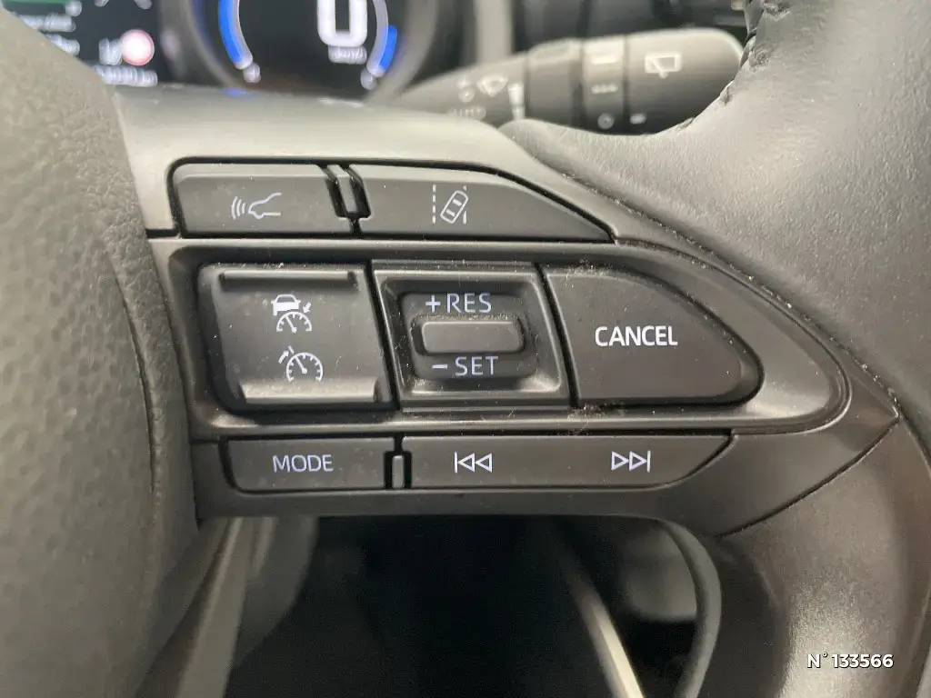 TOYOTA YARIS IV - Miniature 14