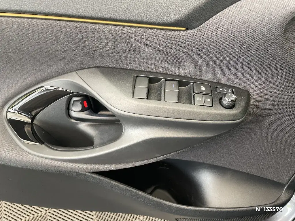 TOYOTA YARIS CROSS I - Miniature 12
