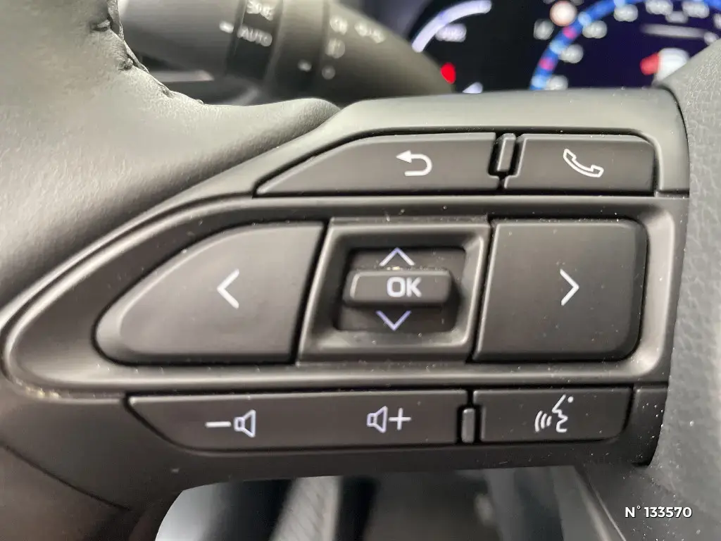 TOYOTA YARIS CROSS I - Miniature 13