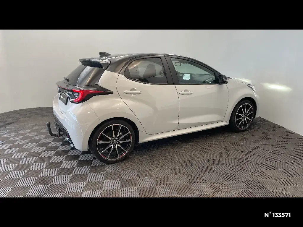 TOYOTA YARIS IV - Miniature 3