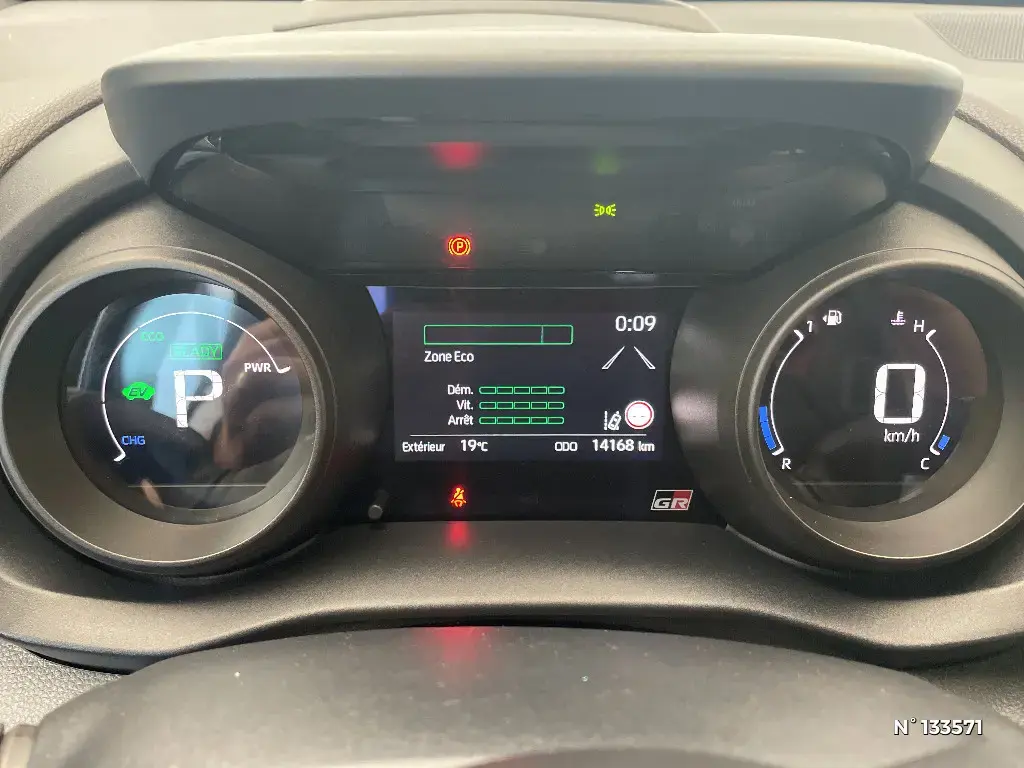 TOYOTA YARIS IV - Miniature 8