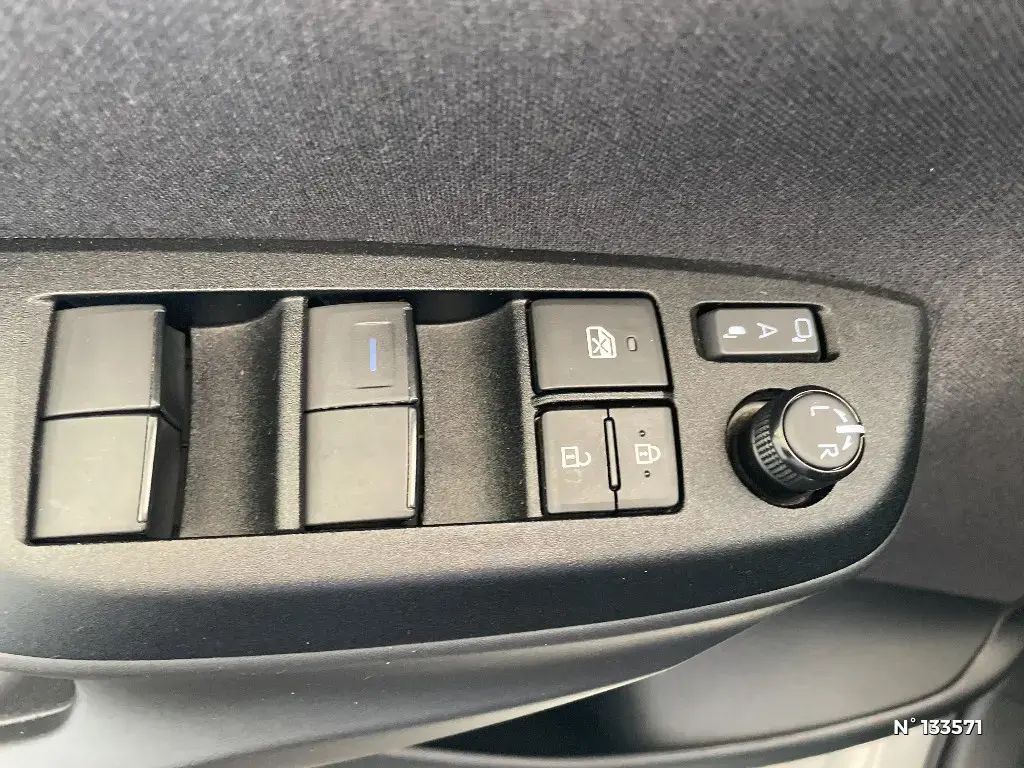 TOYOTA YARIS IV - Miniature 12