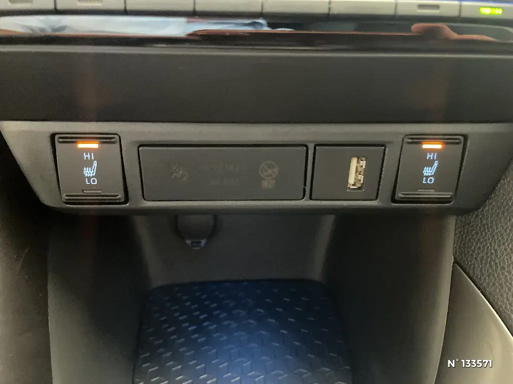 TOYOTA YARIS IV - Miniature 14