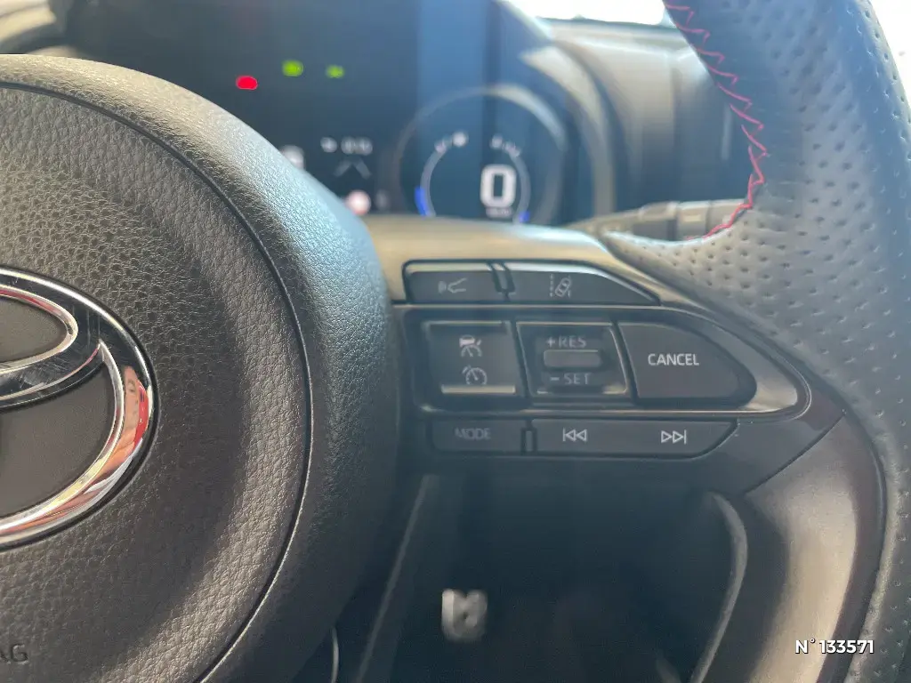 TOYOTA YARIS IV - Miniature 20