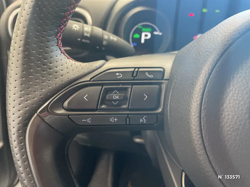 TOYOTA YARIS IV - Miniature 21