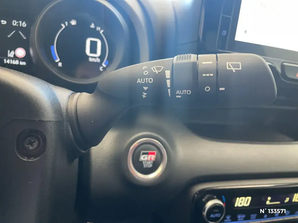 TOYOTA YARIS IV - Miniature 22