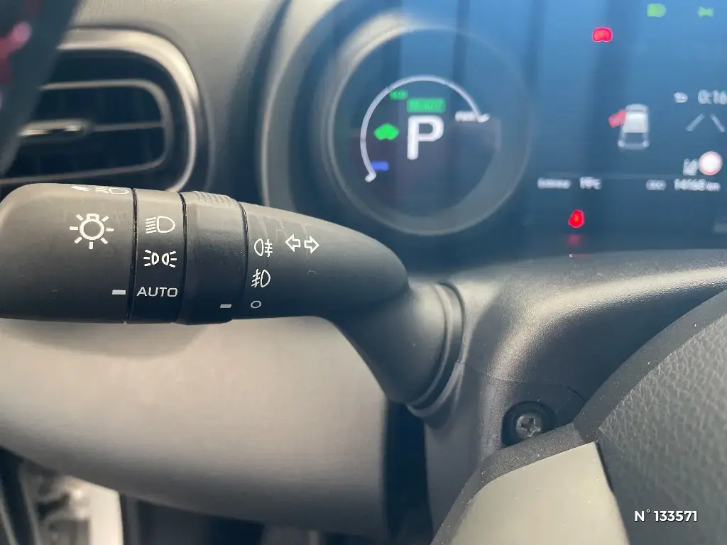 TOYOTA YARIS IV - Miniature 23
