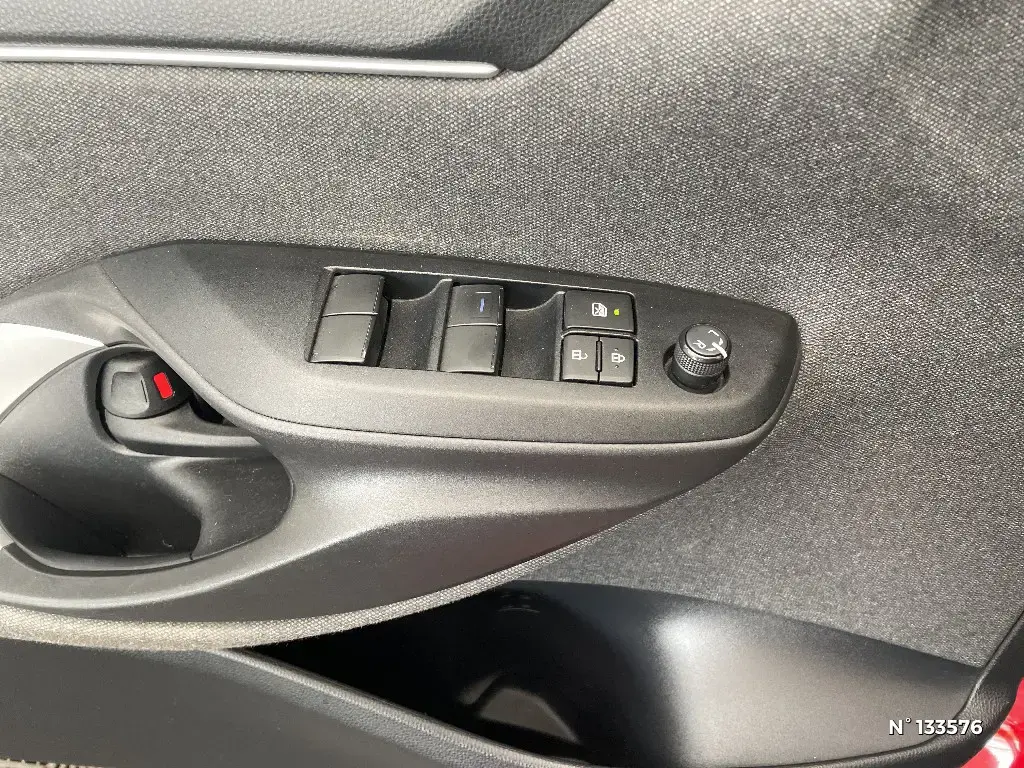 TOYOTA YARIS IV - Miniature 12