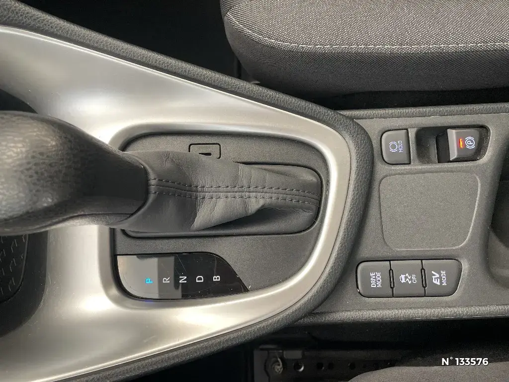 TOYOTA YARIS IV - Miniature 17