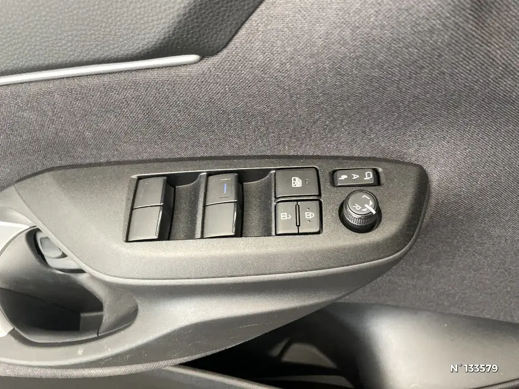TOYOTA YARIS CROSS I - Miniature 12