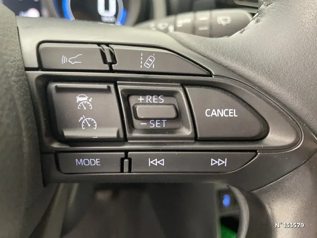 TOYOTA YARIS CROSS I - Miniature 14