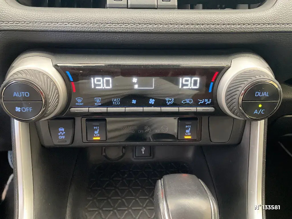 TOYOTA RAV4 V - Miniature 11