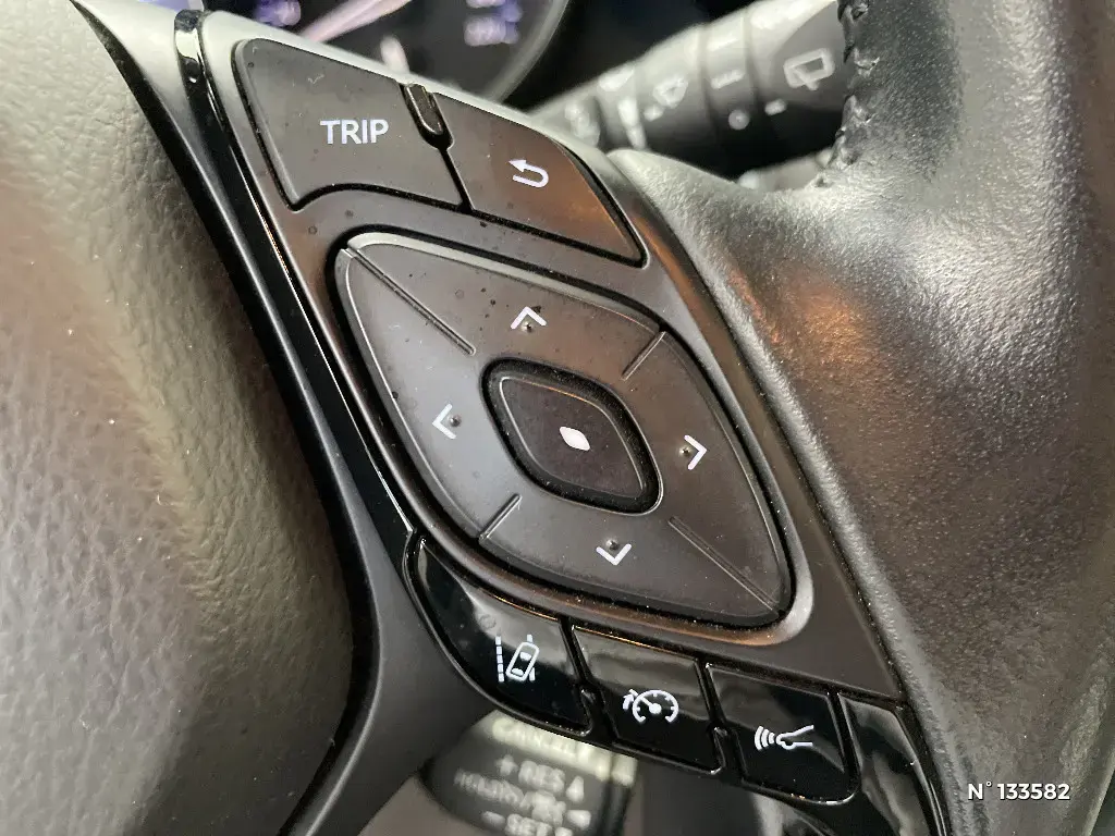 TOYOTA C-HR - Miniature 14