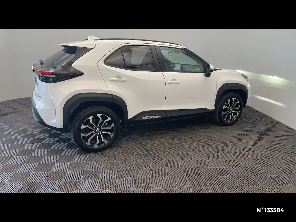 TOYOTA YARIS CROSS I - Miniature 3