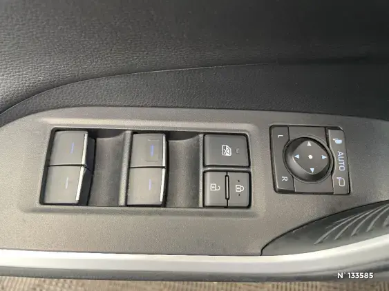 TOYOTA RAV4 V - voiture d'occasion - Photo 31