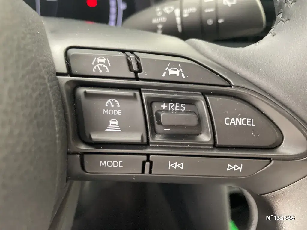 TOYOTA YARIS CROSS I - Miniature 14
