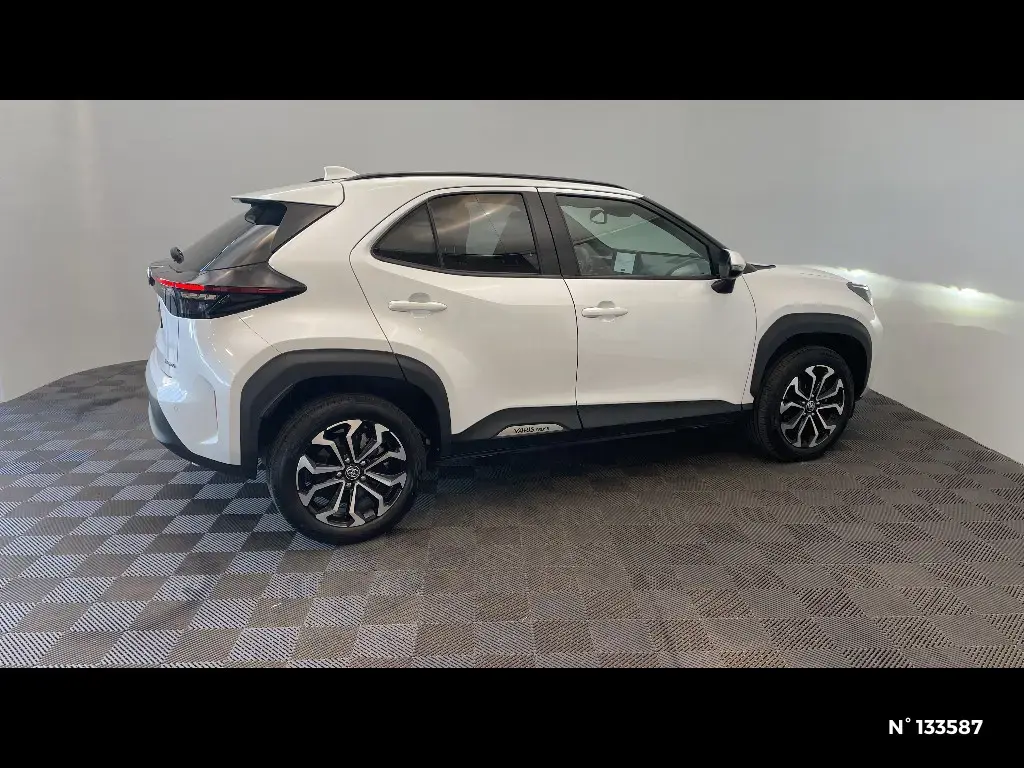 TOYOTA YARIS CROSS I - Miniature 3