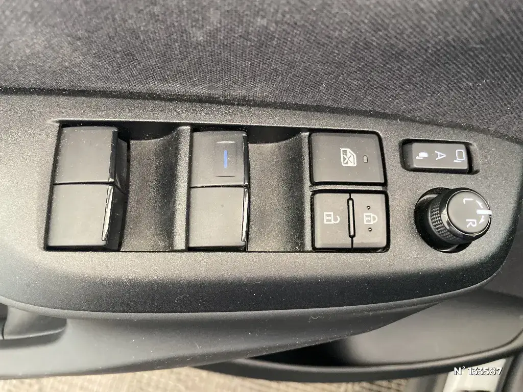 TOYOTA YARIS CROSS I - Miniature 13