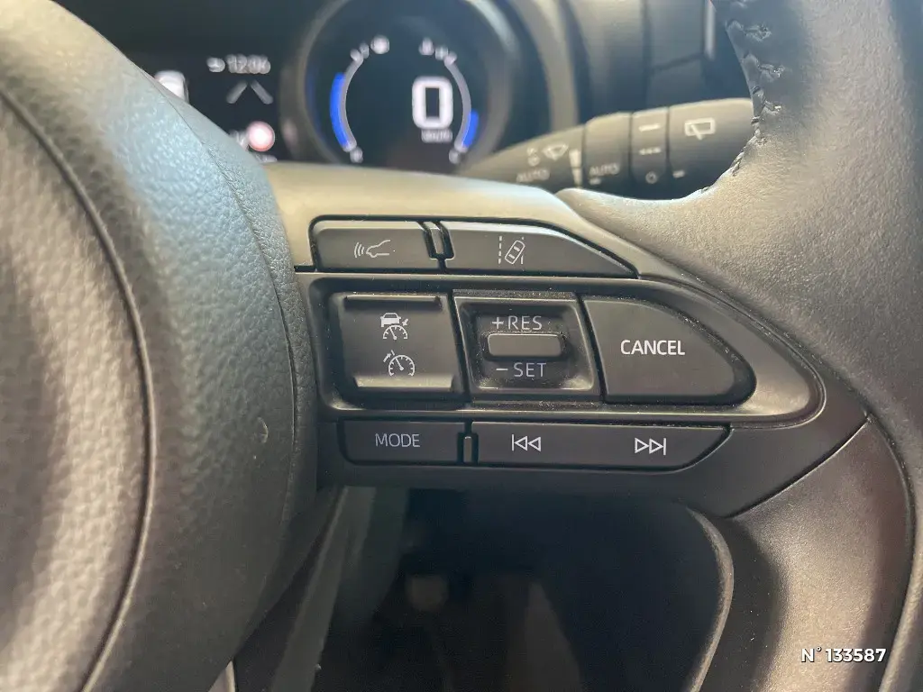 TOYOTA YARIS CROSS I - Miniature 16
