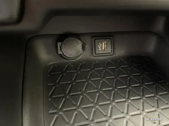 TOYOTA RAV4 V - voiture d'occasion - Photo 39