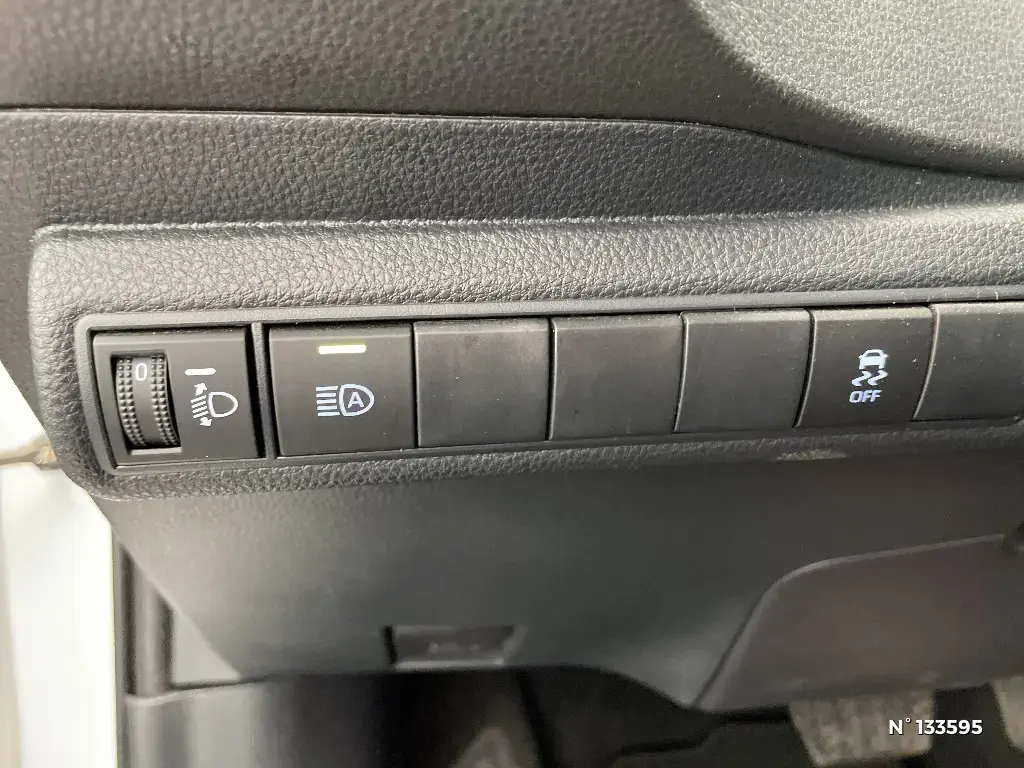 TOYOTA COROLLA XII - Miniature 13