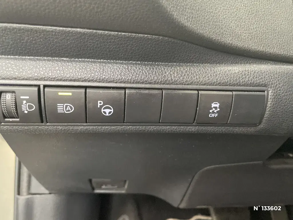 TOYOTA COROLLA XII - Miniature 11