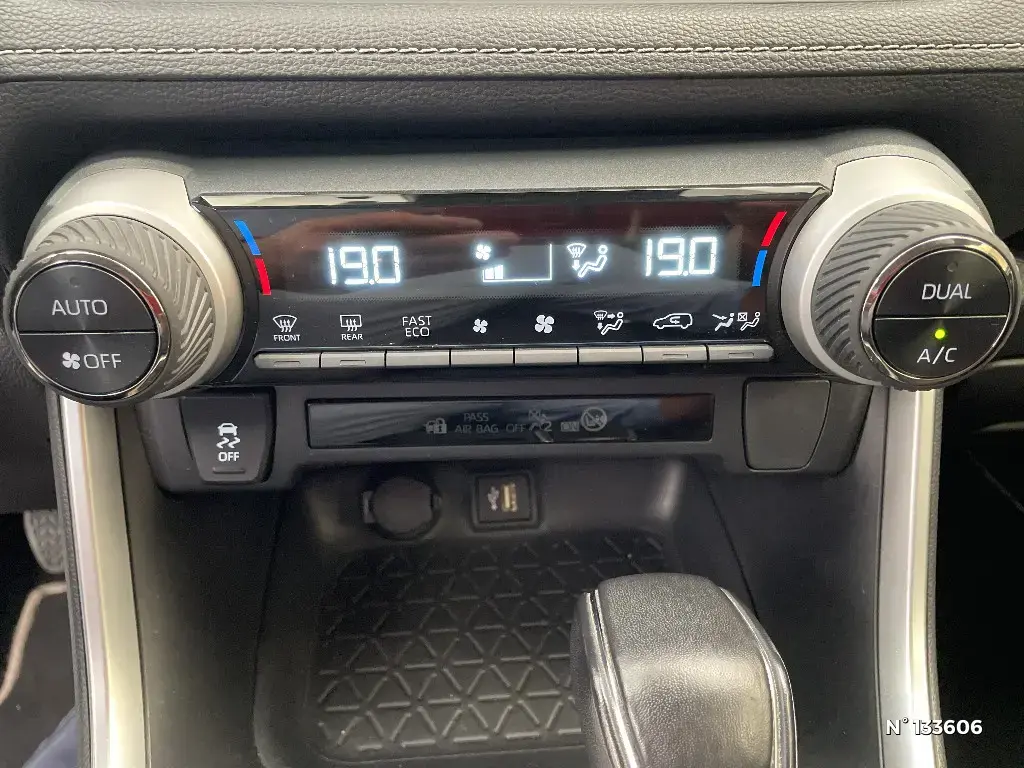 TOYOTA RAV4 V - Miniature 11