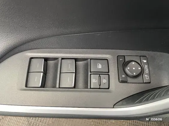 TOYOTA RAV4 V - voiture d'occasion - Photo 32