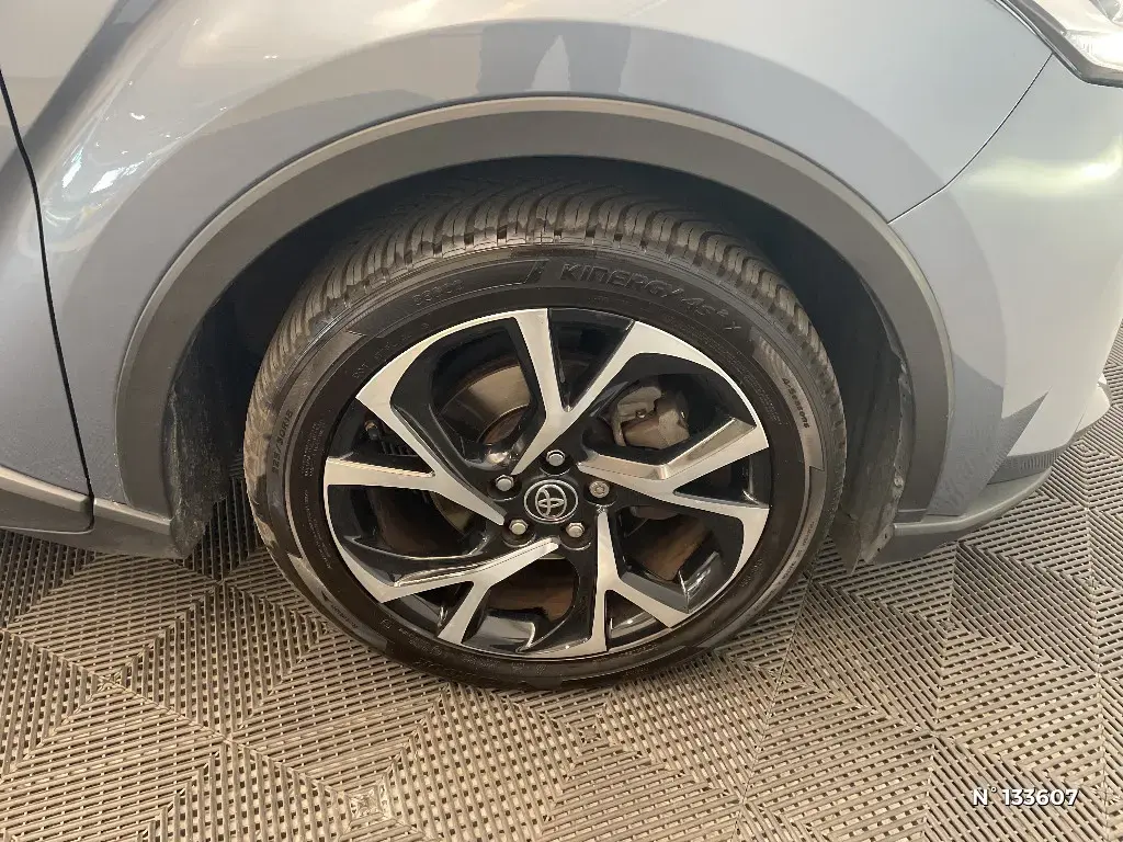 TOYOTA C-HR - Miniature 5