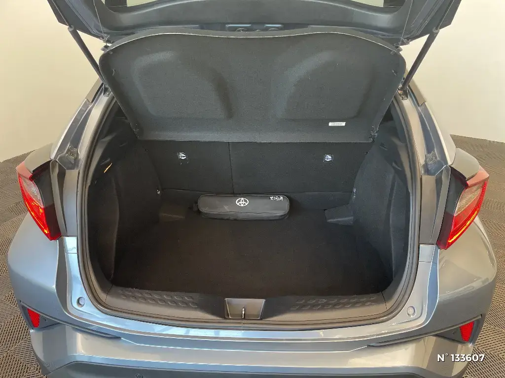 TOYOTA C-HR - Miniature 10