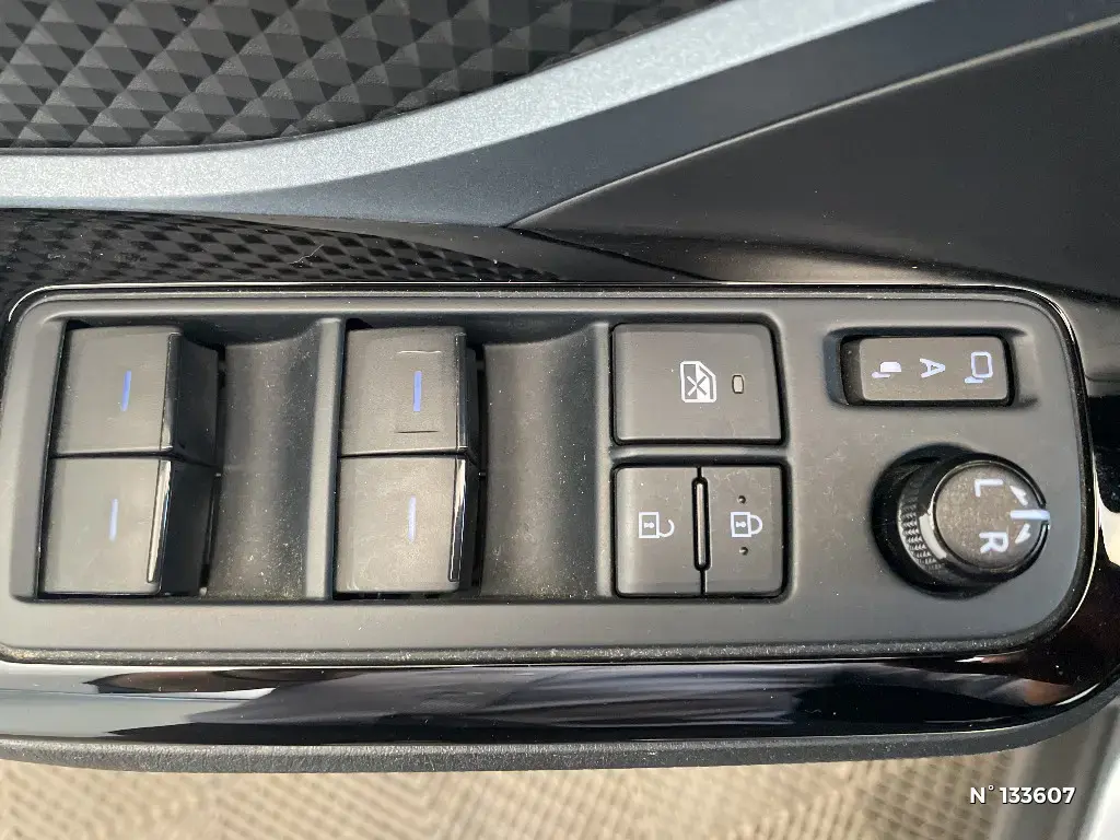 TOYOTA C-HR - Miniature 12