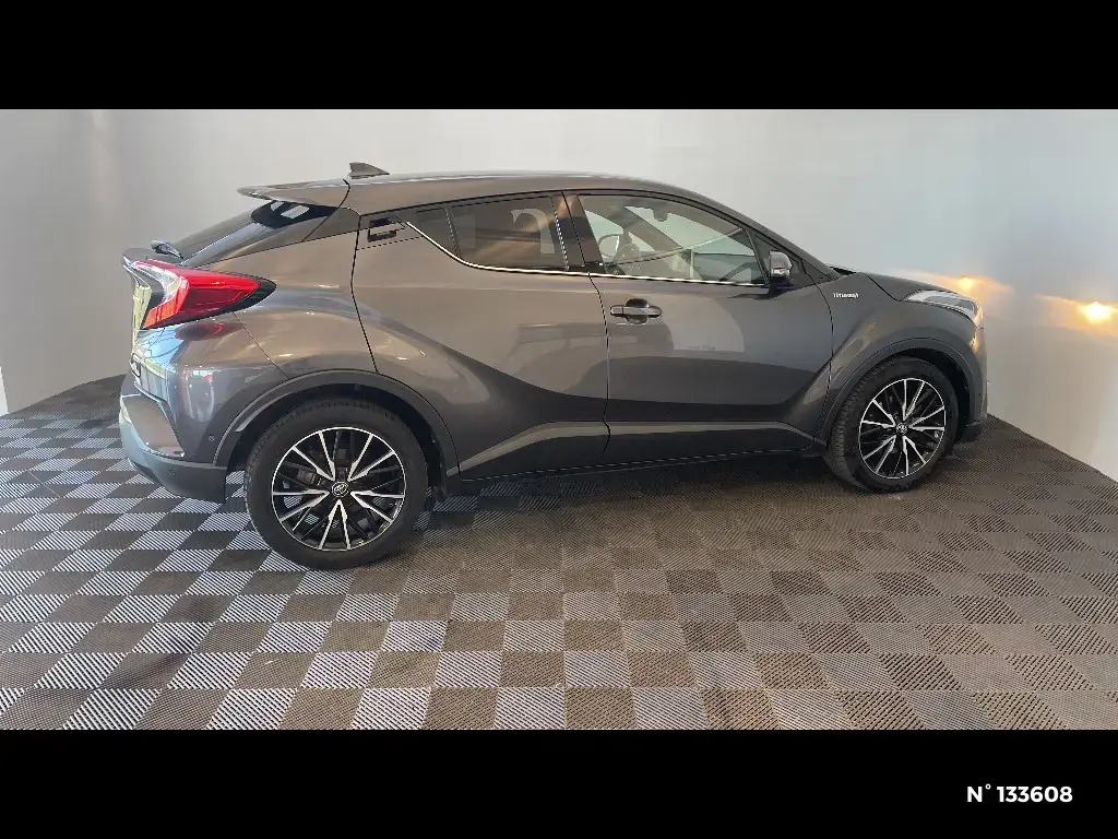 TOYOTA C-HR - Miniature 3